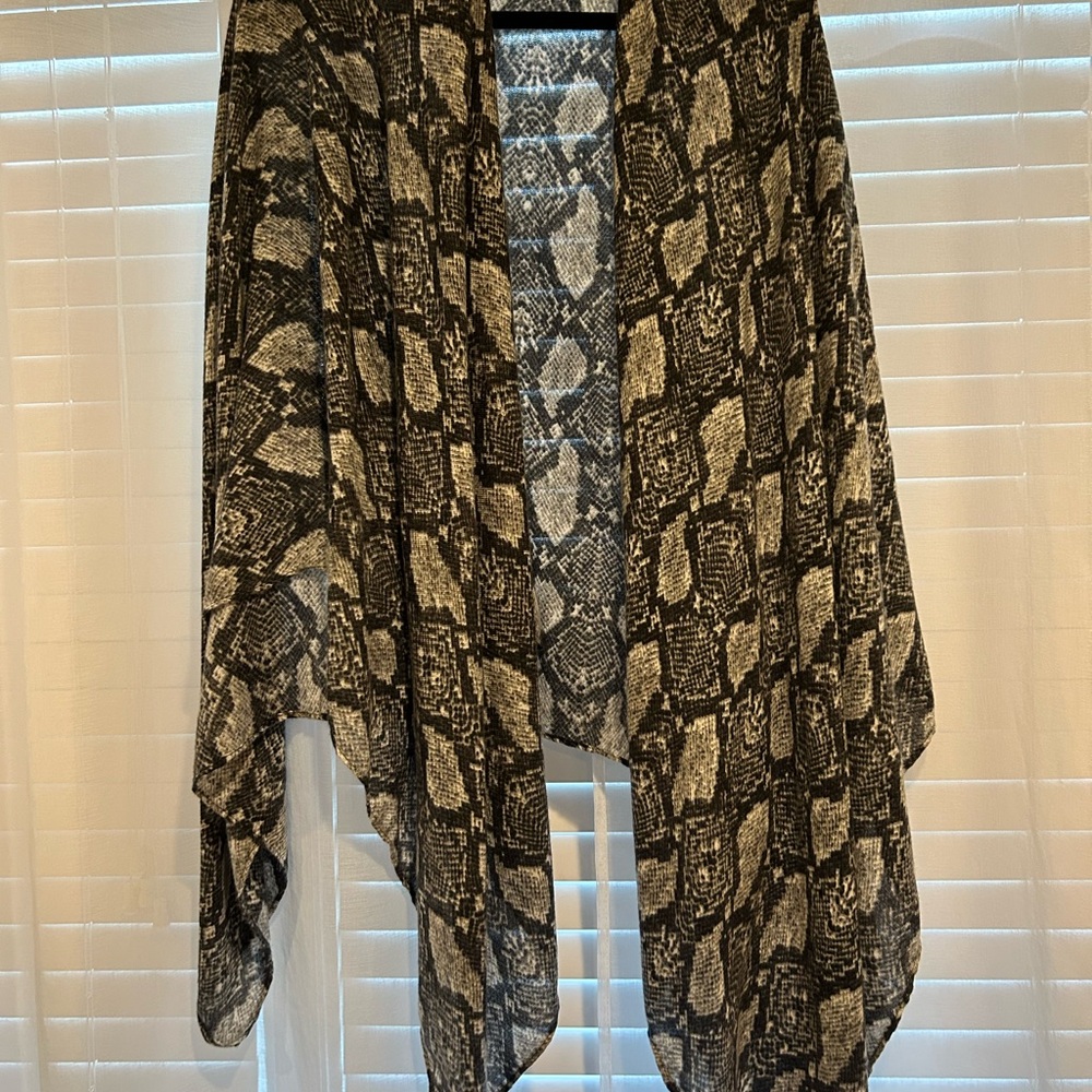 Snakeskin Patterned Shawl